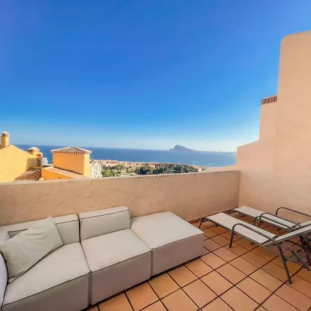 Dom wakacyjny Charming Townhouse With Sea Views & Pool In Altea