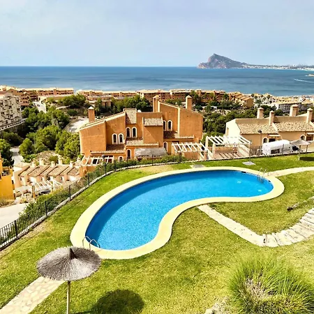 Charming Townhouse With Sea Views & Pool In Altea Nyaraló Calpe