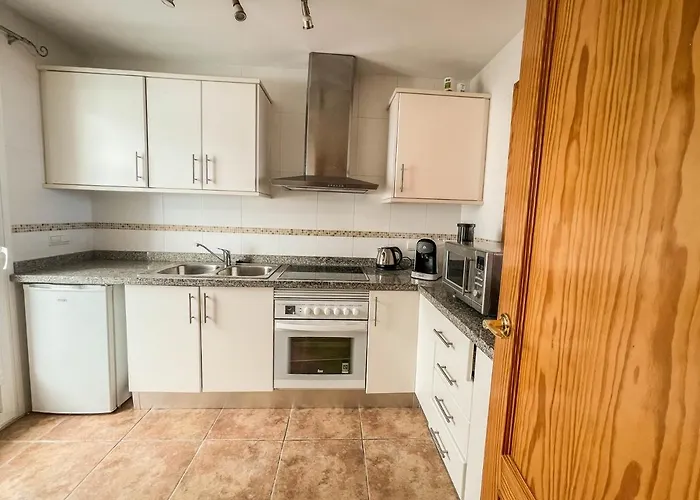 Charming Townhouse With Sea Views & Pool In Altea Calpe